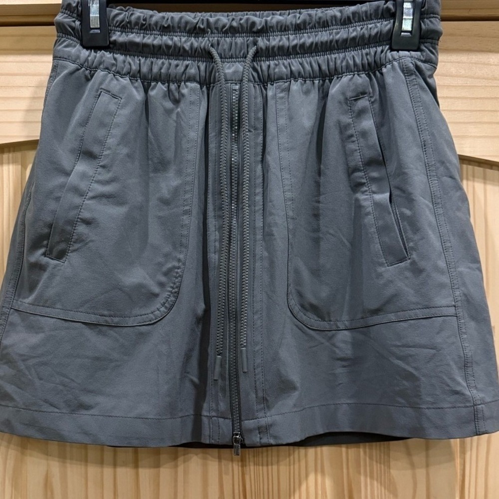 Athleta Gray Full Zip Front Athletic Skort Pockets Size 2